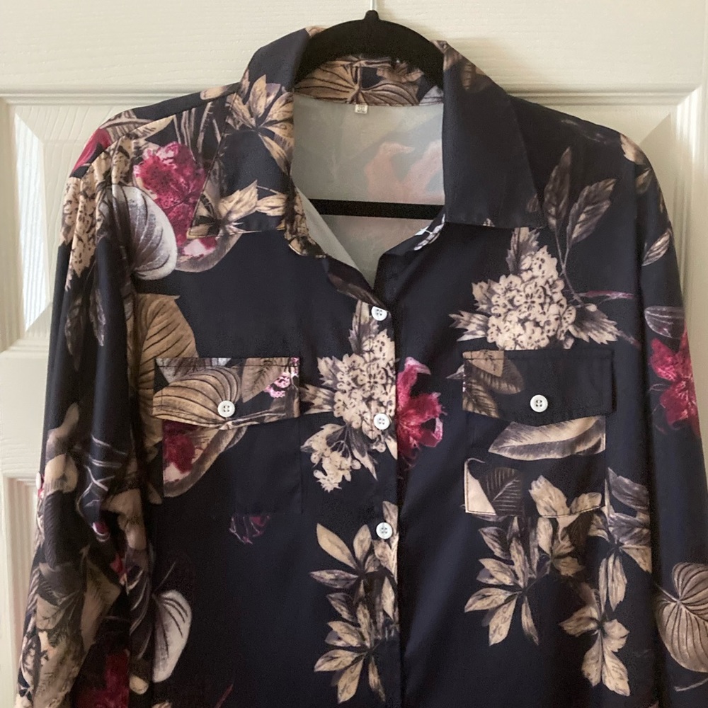 Shirt-Styled Lounger in Tropical Floral Print - Picture 3 of 8